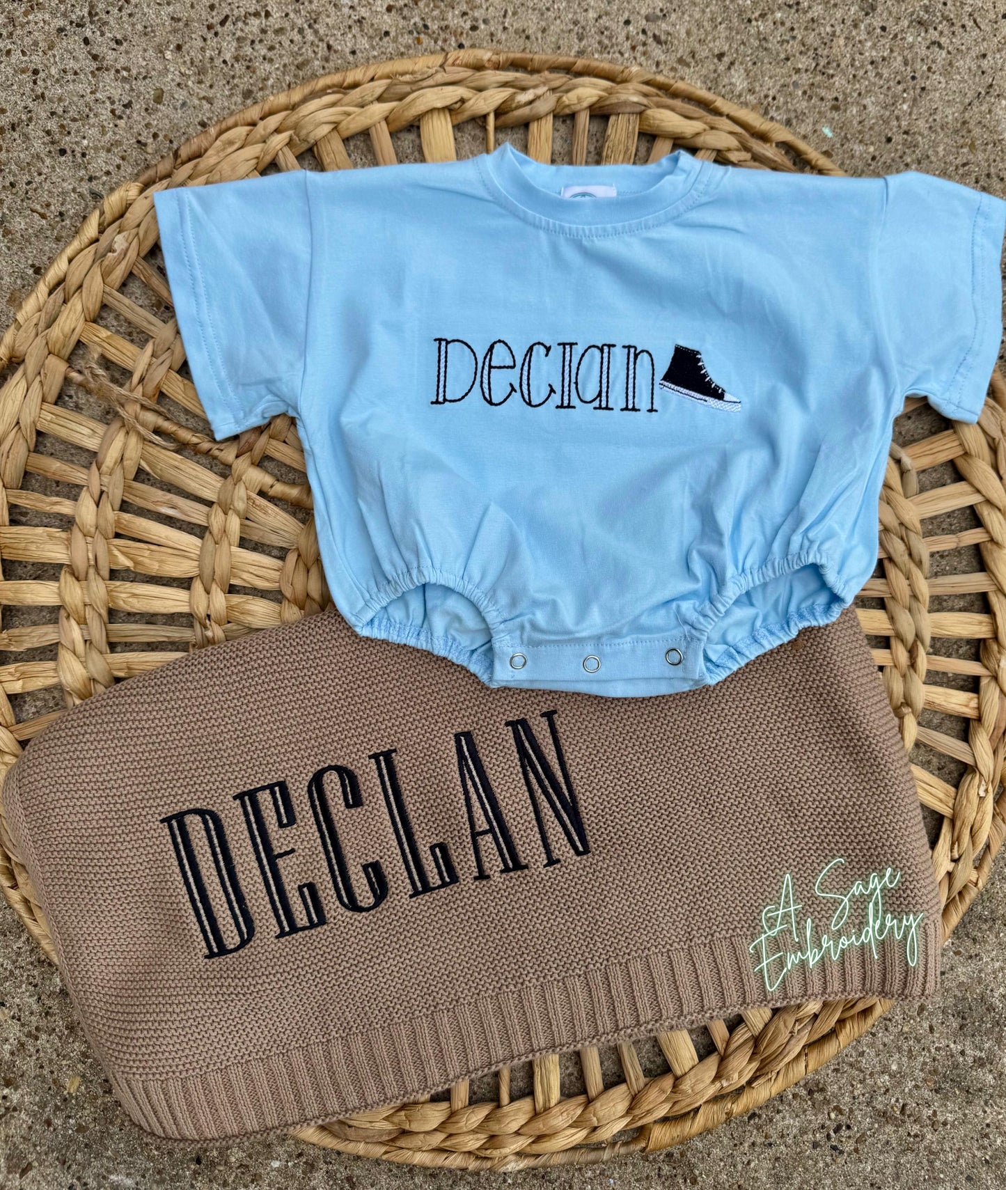 Embroidered name knitted blanket quilt with custom monogram, personalized baby blanket, baby quilt, embroidered custom blanket, cursive name